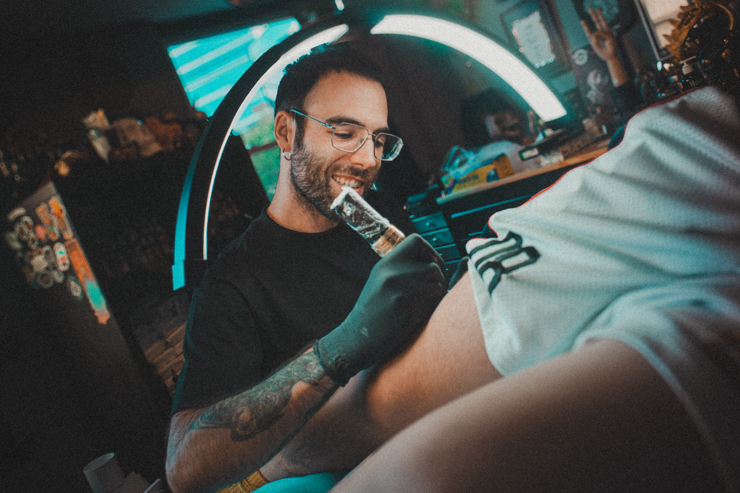 Daniel Sangil trabajando en el estudiode Elda, Alicante, España